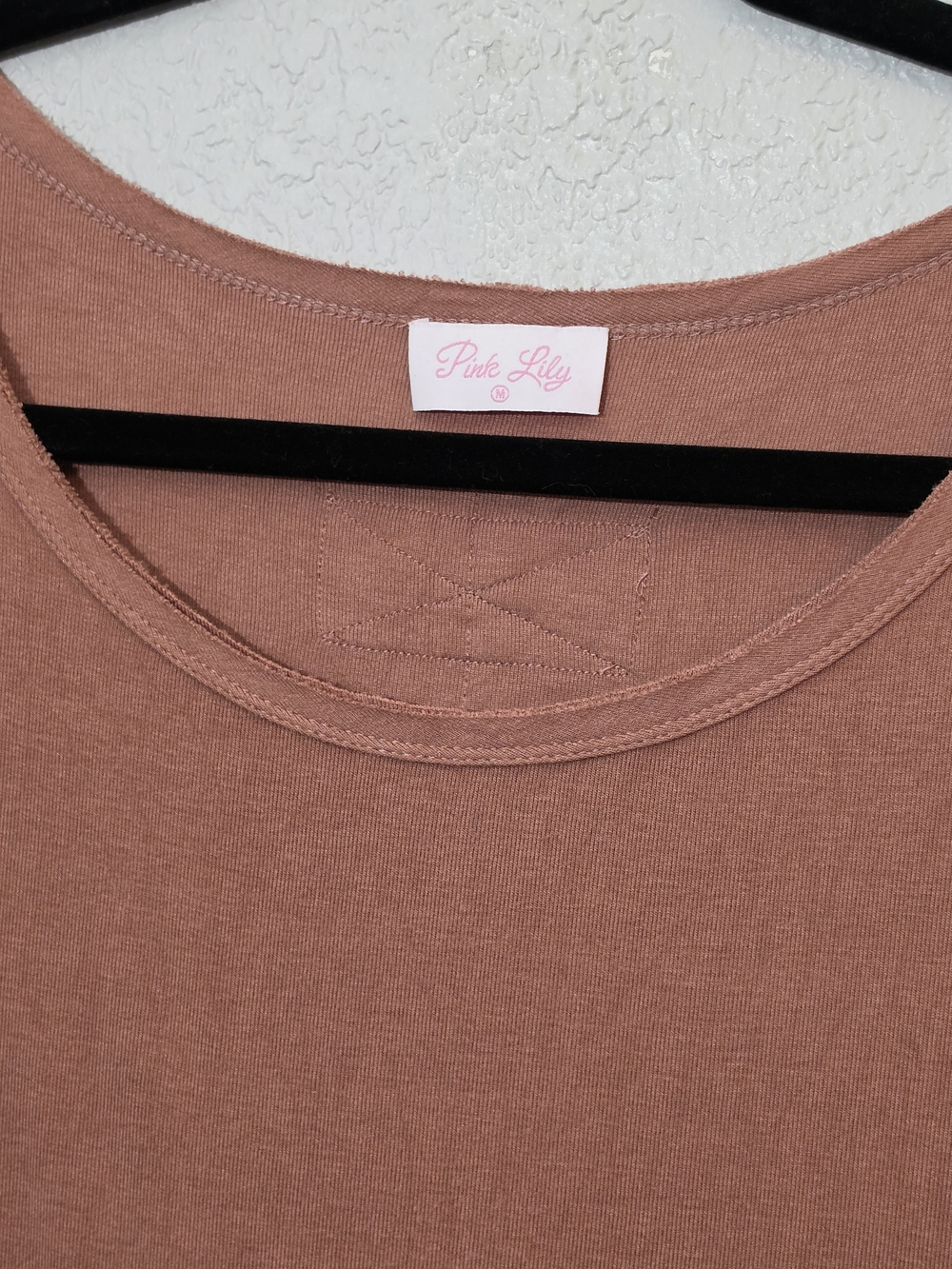Pink Lily Relaxed Scoop Neck Short Sleeve Top in Dusty Rose Womens Medium - Picture 2 of 6